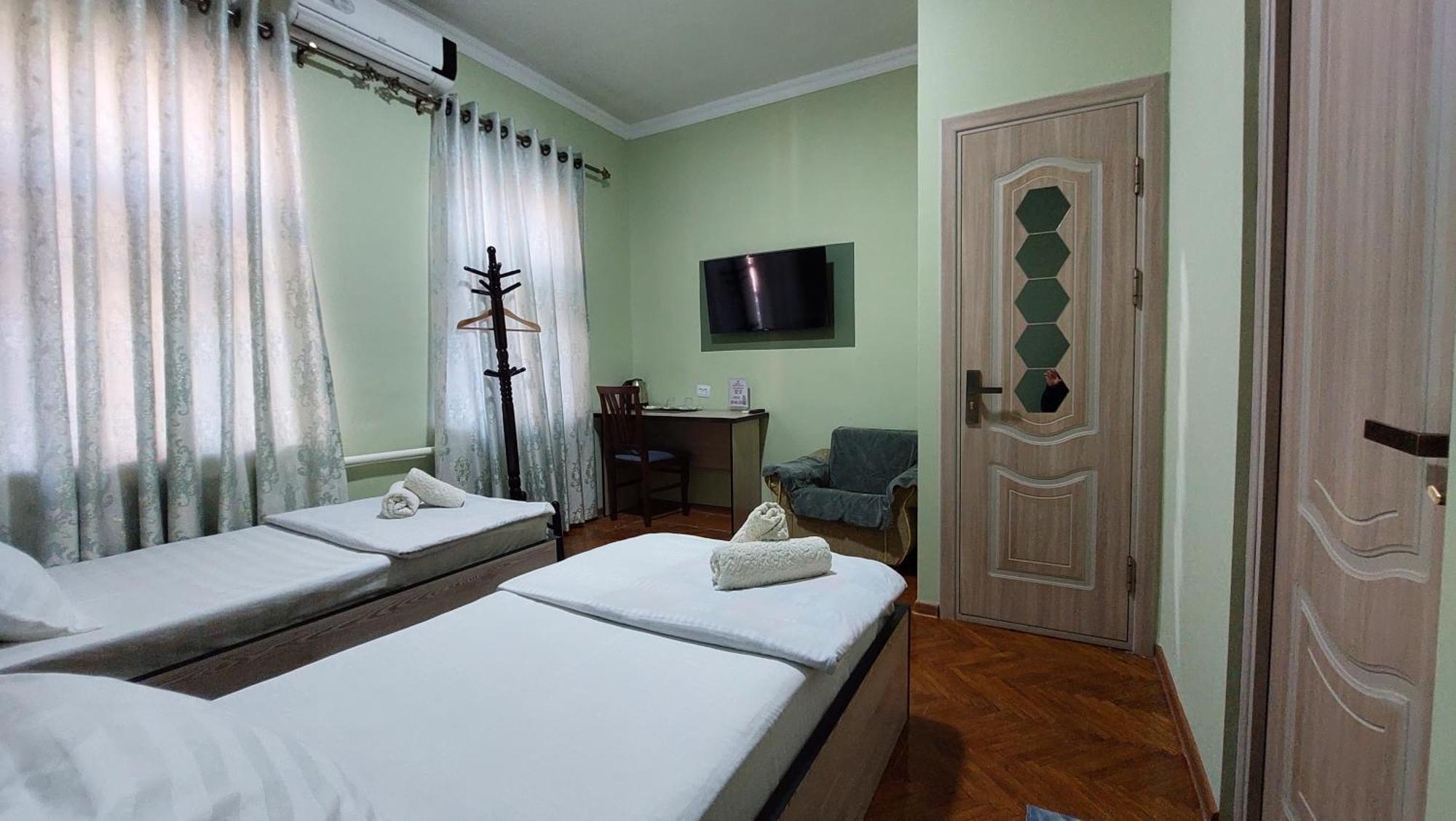 "Orom" Guests House Hotel Ташкент Екстериор снимка